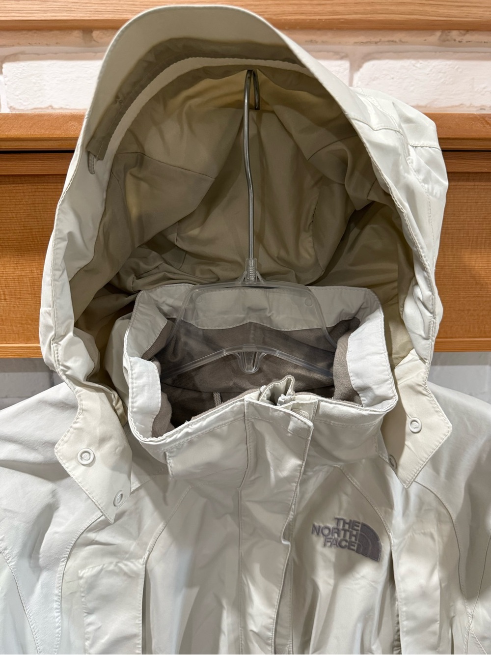 The North Face Hooded Shell Jacket - Picture 5 of 5
